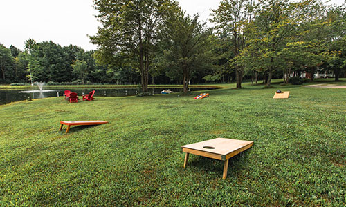 Pond-and-cornhole